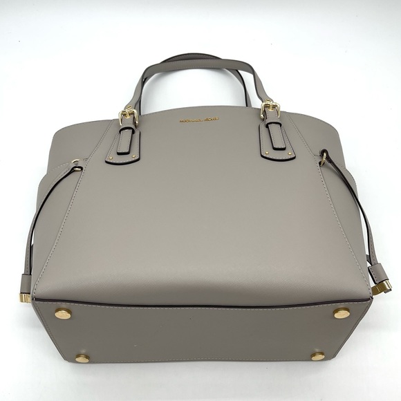 Michael Kors Voyager East Wast Tote Bag - Picture 5 of 12